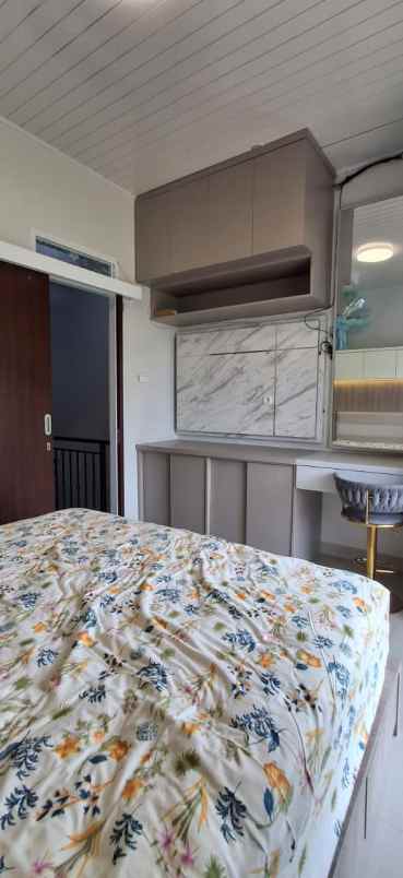 jual cepat town house 3 lantai leuwinanggung depok