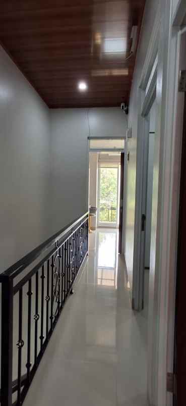 jual cepat town house 3 lantai leuwinanggung depok