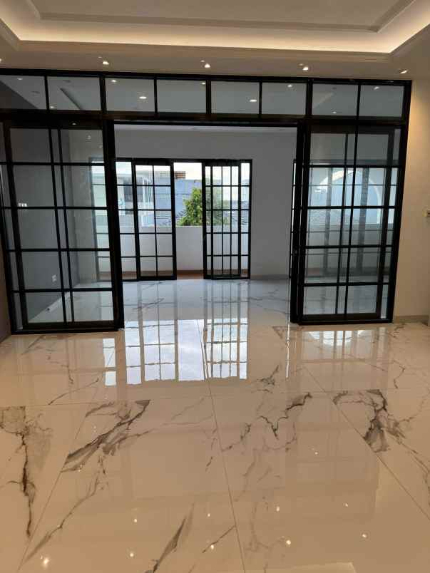 jual rumah baru golf lake victoria hills cengkareng