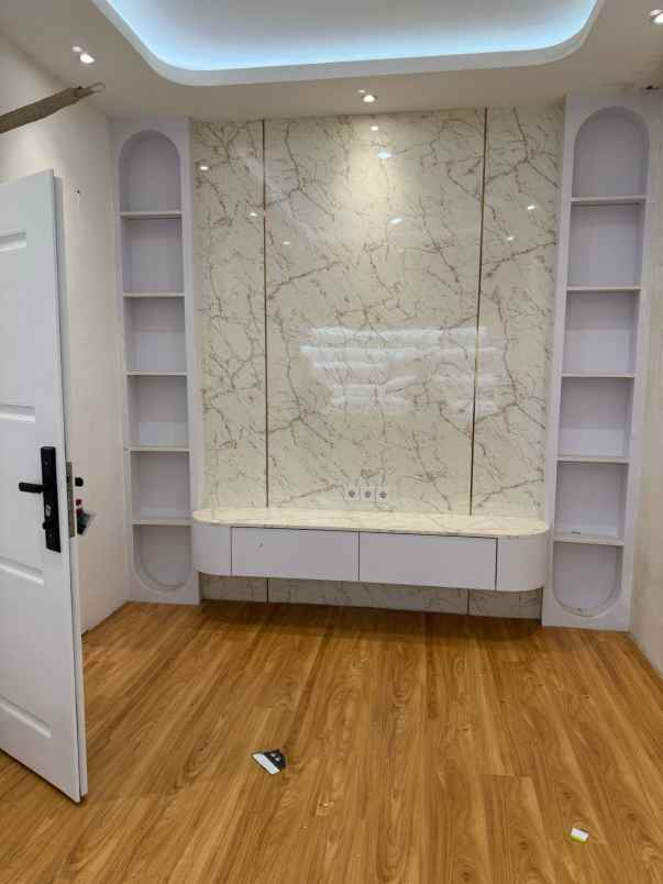 jual rumah baru golf lake victoria hills cengkareng