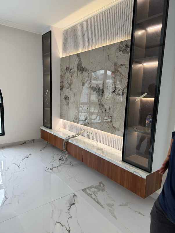 jual rumah baru golf lake victoria hills cengkareng