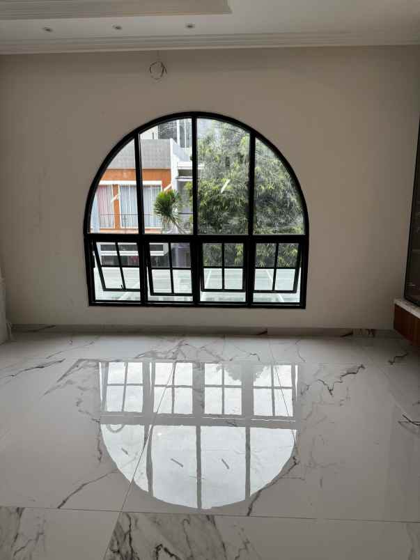 jual rumah baru golf lake victoria hills cengkareng