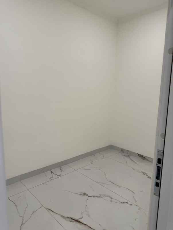 jual rumah baru golf lake victoria hills cengkareng