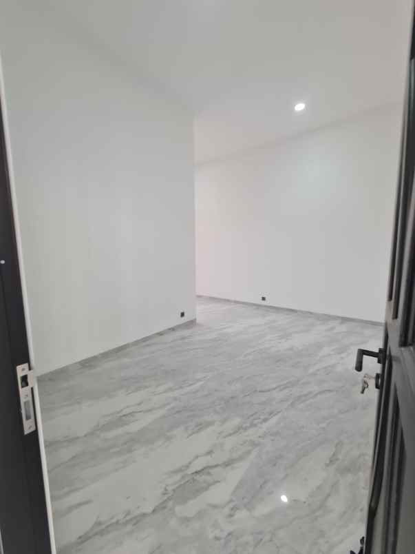 kendangsari rumah 2 lantai baru gress shm hadap utara