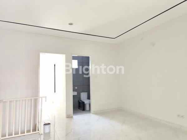 mulyosari rumah 2 lantai new gress