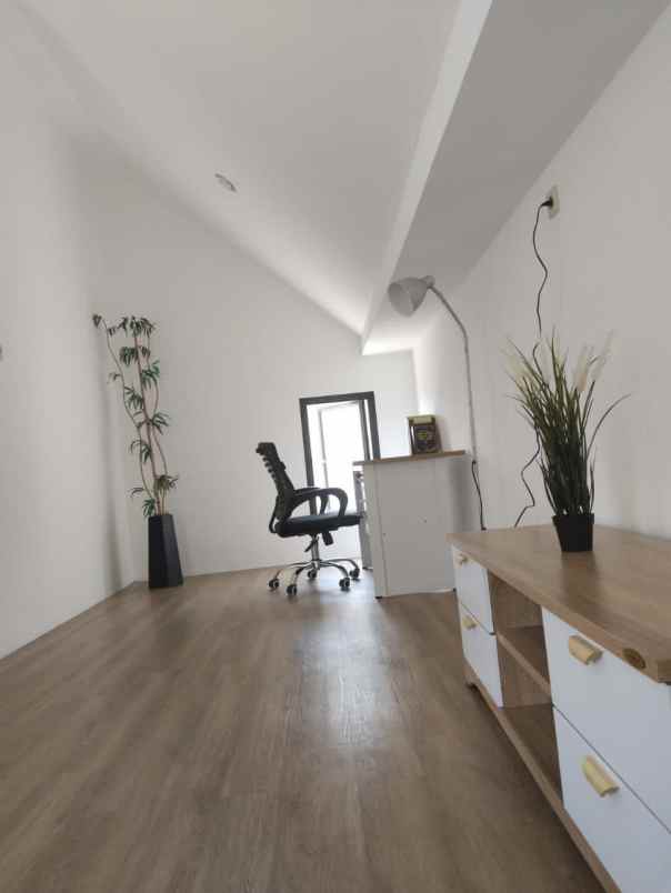 pamulang rumah 1 5 lantai harga murah lokasi strategis