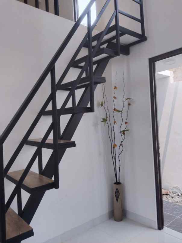 pamulang rumah 1 5 lantai harga murah lokasi strategis