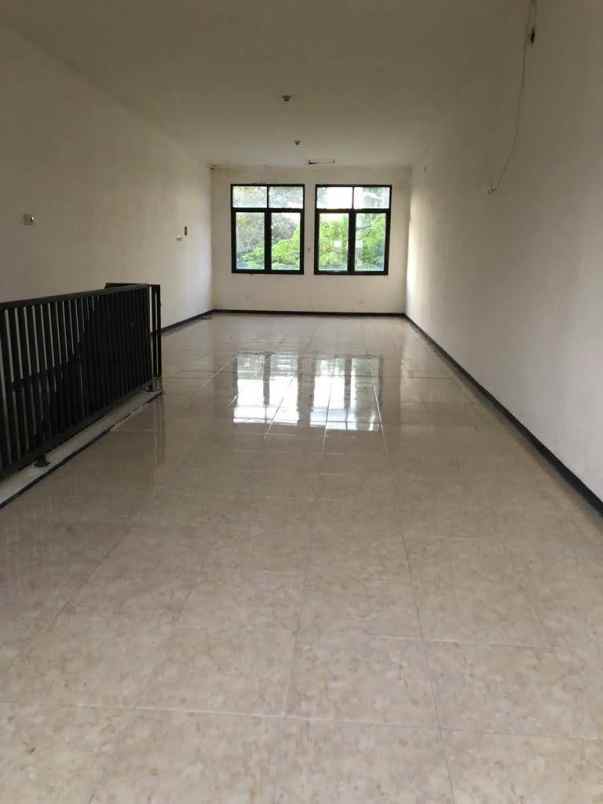 ruko 2 lantai nol jalan nirwana ramai jalan depan