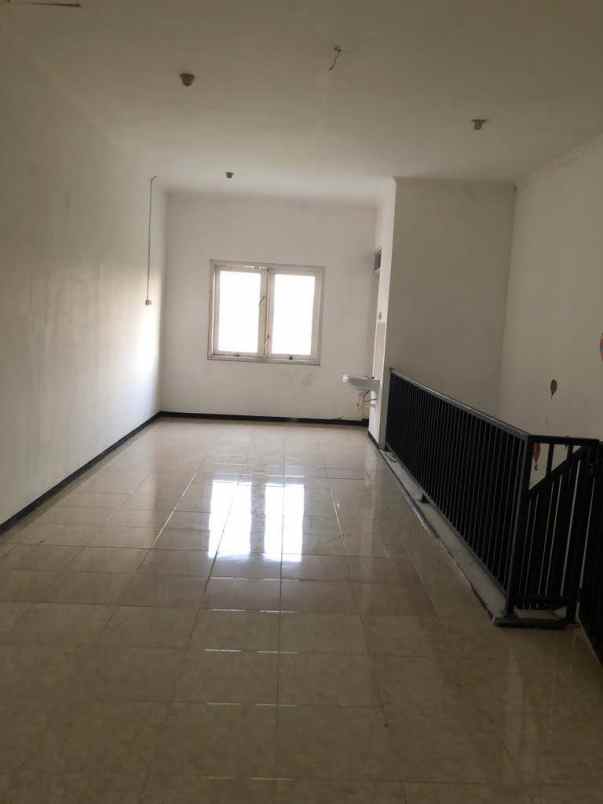 ruko 2 lantai nol jalan nirwana ramai jalan depan