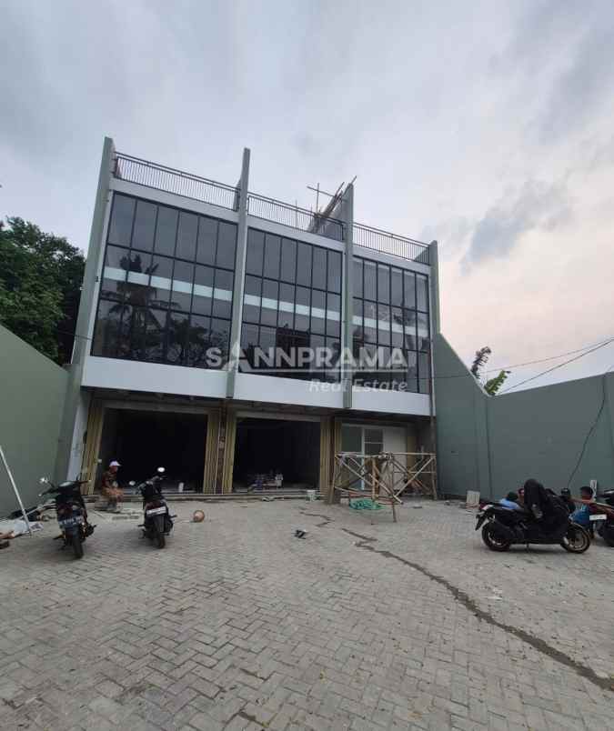 ruko 3 lantai strategis di mampang depok