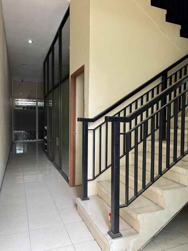 ruko second terawat strategis dekat pintu tol juanda