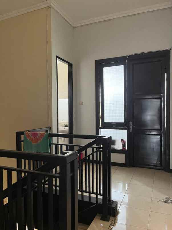 ruko second terawat strategis dekat pintu tol juanda