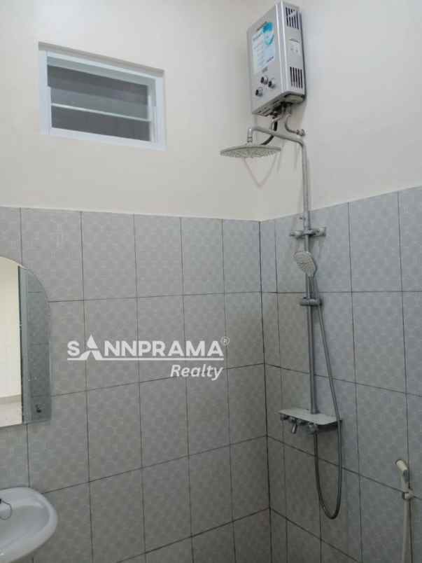 rumah 1 5 lantai mezzanine di perumnas depok 1 melin