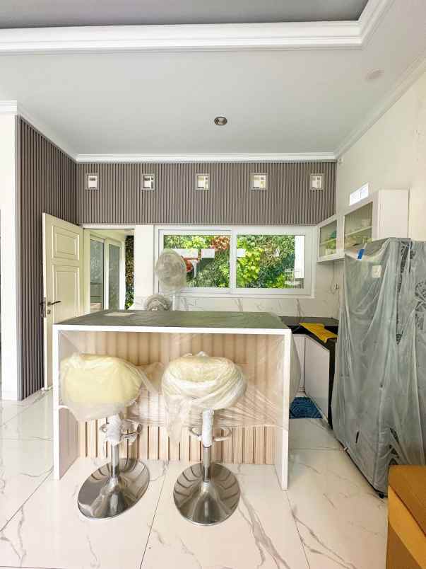 rumah 2 lantai full furnished di ciracas jakarta timur