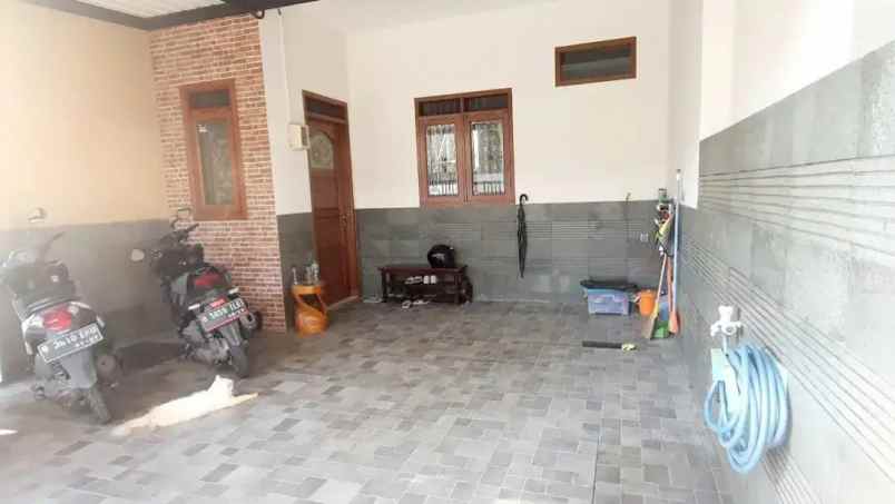 rumah 2 lantai minimalis modern jakarta timur
