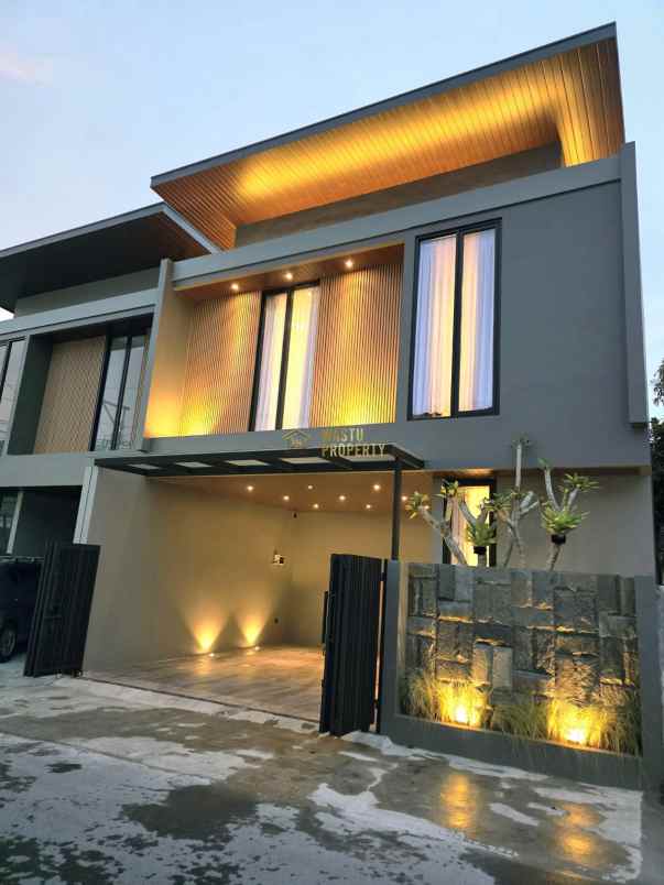 rumah 2 lantai modern dekat stadion maguwoharjo sleman