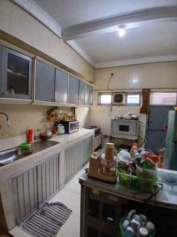 rumah 2 lantai posisi hook di perumnas depok timur