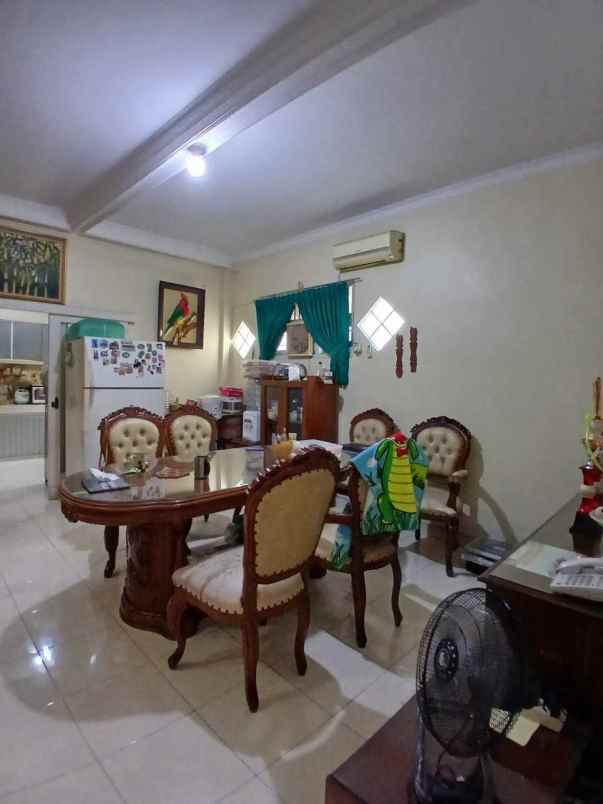 rumah 2 lantai posisi hook di perumnas depok timur