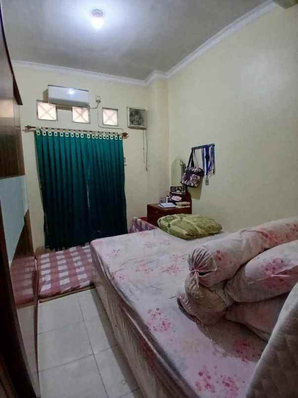 rumah 2 lantai posisi hook di perumnas depok timur