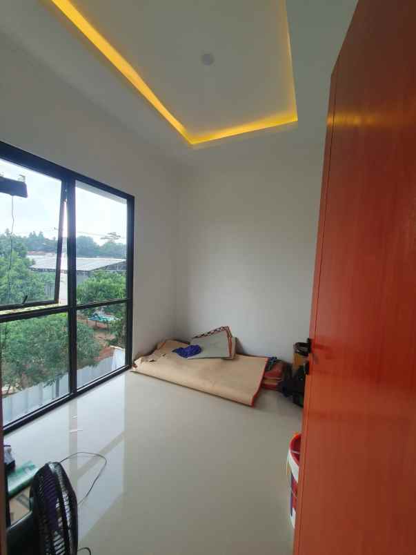 rumah 2 lantai setu cukup booking 1 jt
