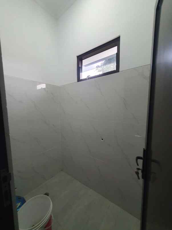 rumah 2 lantai setu cukup booking 1 jt