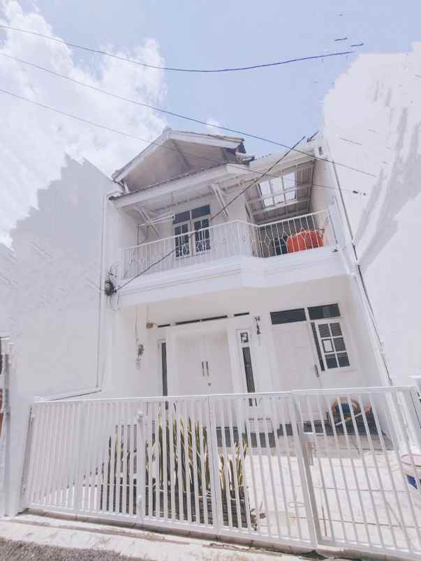 rumah 2 lantai strategis di antapani harga terjangkau