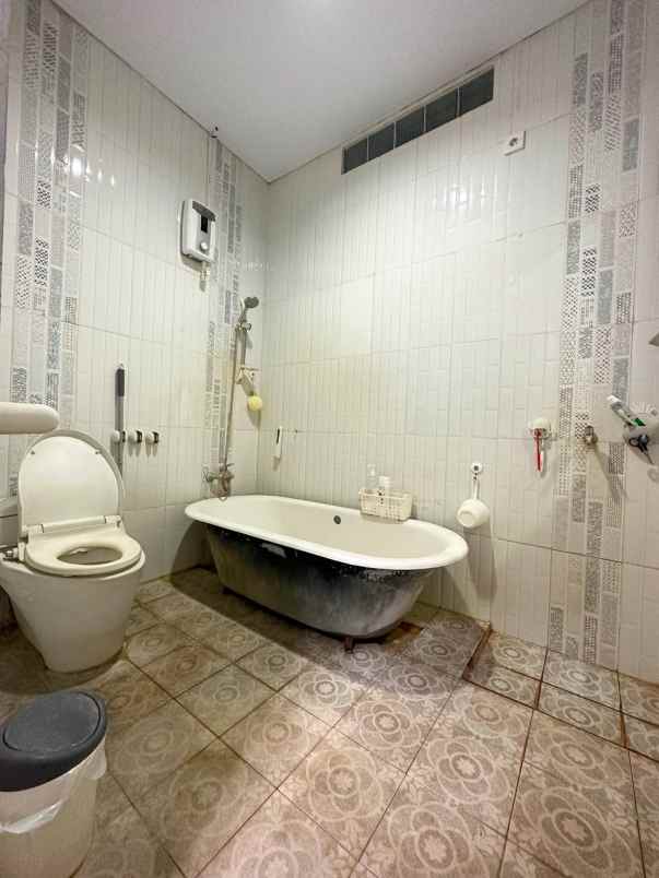 rumah 2nd 2lt plus rooftop di cikunir bekasi selatan