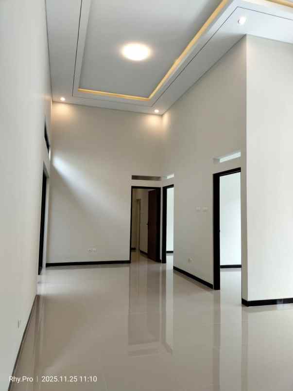 rumah baru cantik timur kammpus uii yogyakarta