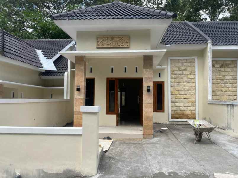 rumah baru dalam cluster 9 unit di moyudan sleman