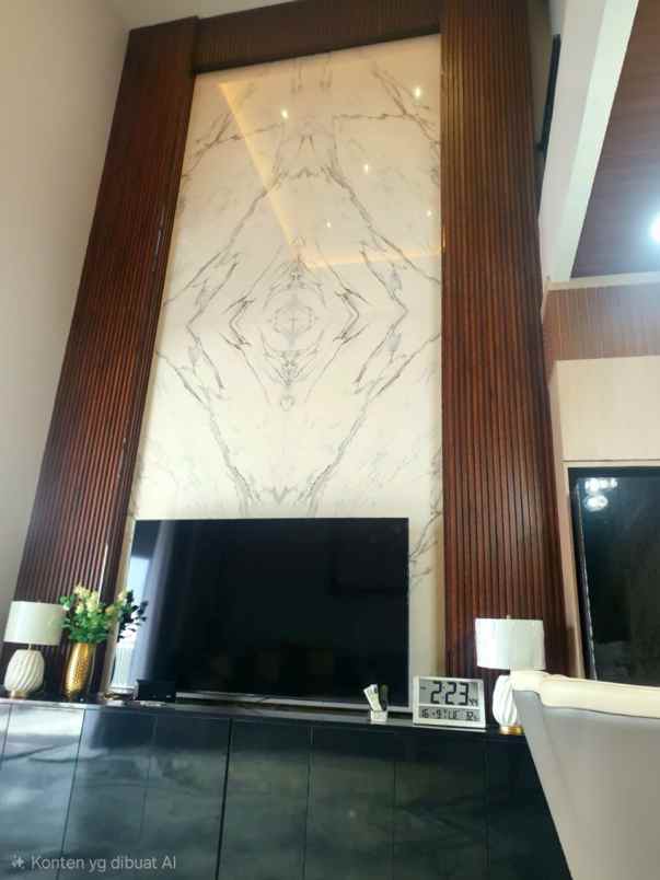 rumah baru di citraland ada kolam renang