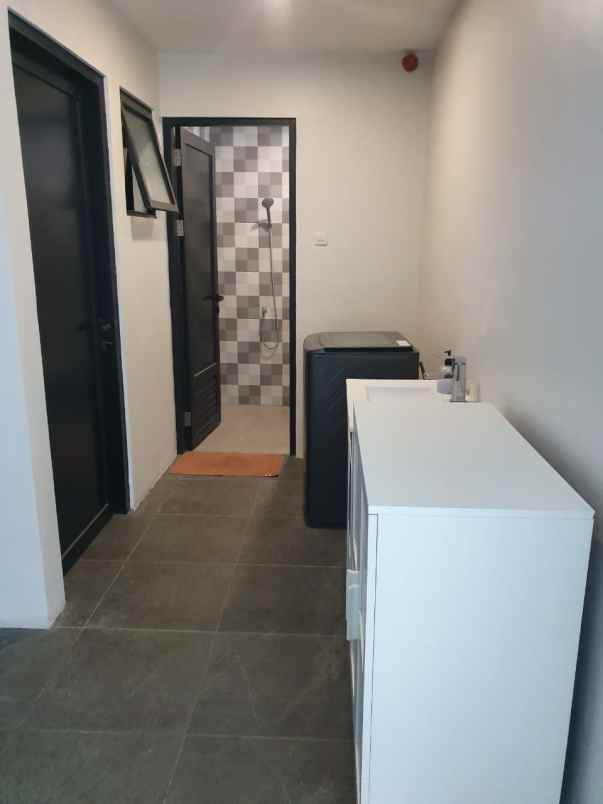 rumah baru di citraland ada kolam renang