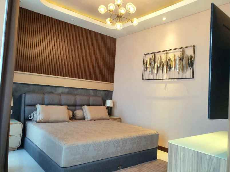 rumah baru di citraland ada kolam renang