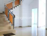 rumah baru gress pakuwon city row 3 mobil