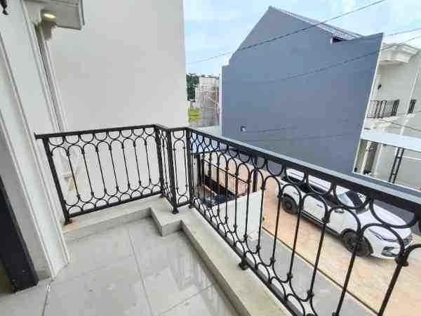 rumah baru siap huni selangkah ke alun2 gdc depok