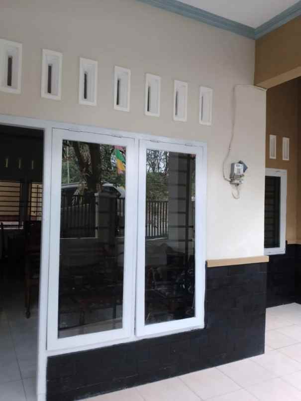 rumah baru strategis dekat uns solo