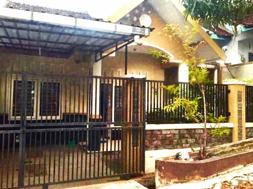 rumah baru strategis dekat uns solo