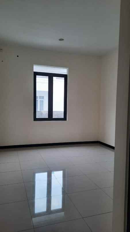 rumah baru taman kopo indah 5 bangunan dua lantai