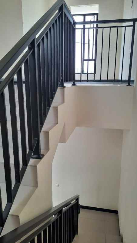 rumah baru taman kopo indah 5 bangunan dua lantai