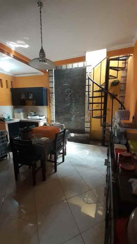 rumah bukit cinere gandul