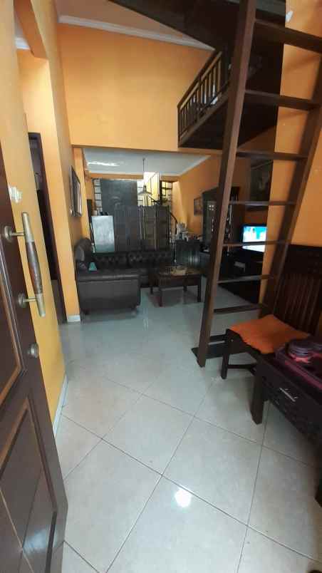 rumah bukit cinere gandul