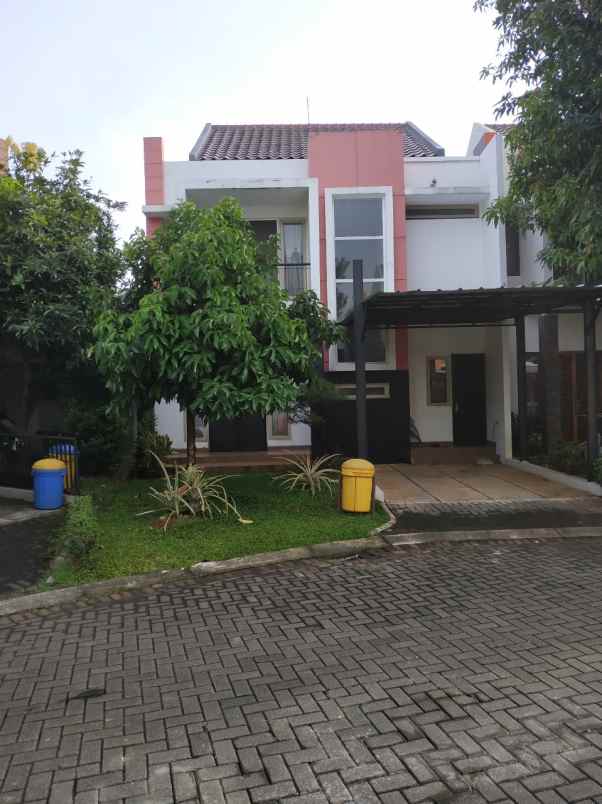 rumah dalam komplek raffles hills cibubur