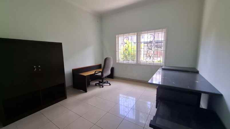 rumah dan tanah luas perumahan taman laguna cibubur