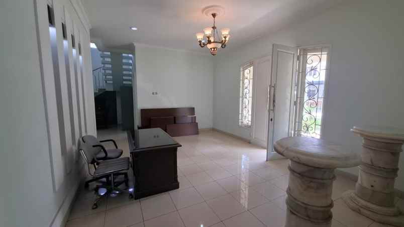 rumah dan tanah luas perumahan taman laguna cibubur