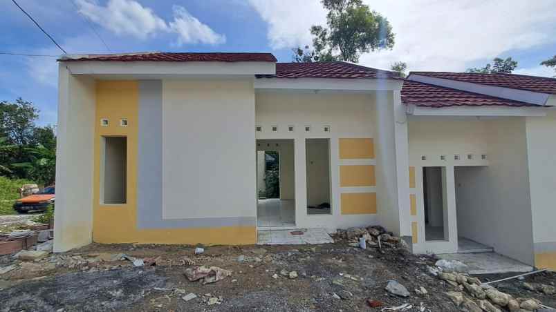 rumah elegan harga subsidi dekat jalan wates