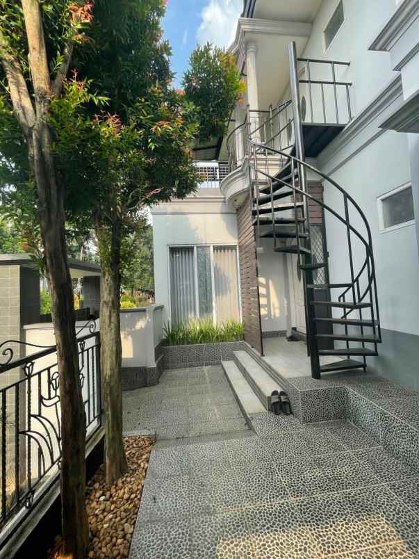 rumah jl dr ratna raya