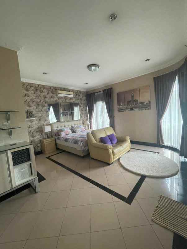 rumah jl dr ratna raya