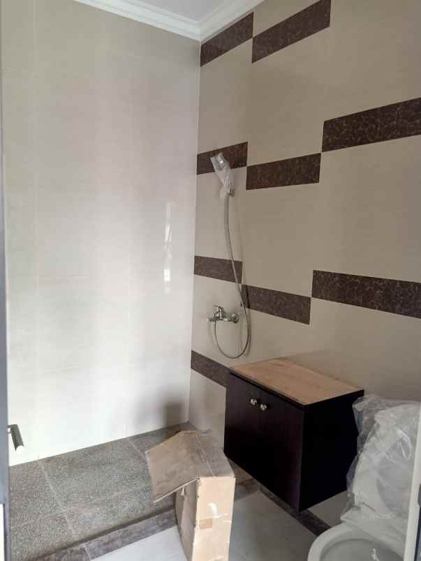 rumah jl smpn 27 duren sawit raya