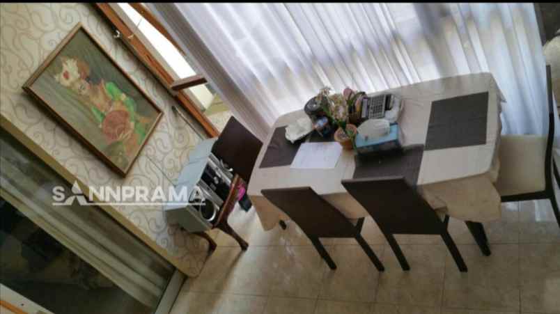 rumah klasik dan unik di jalan pinang 2 limo