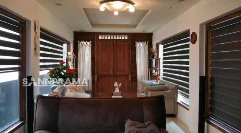 rumah klasik dan unik di jalan pinang 2 limo