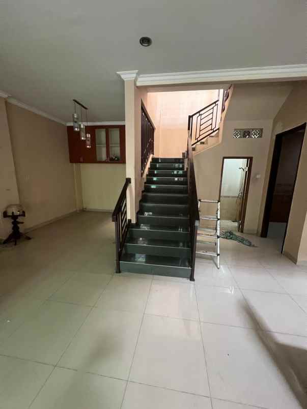 rumah kokoh tanah luas di galaxy